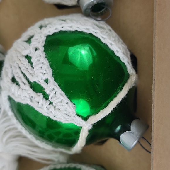 Set Of 12 Vintage Green Glass Crochet Ball Christmas Ornaments - Picture 6 of 11